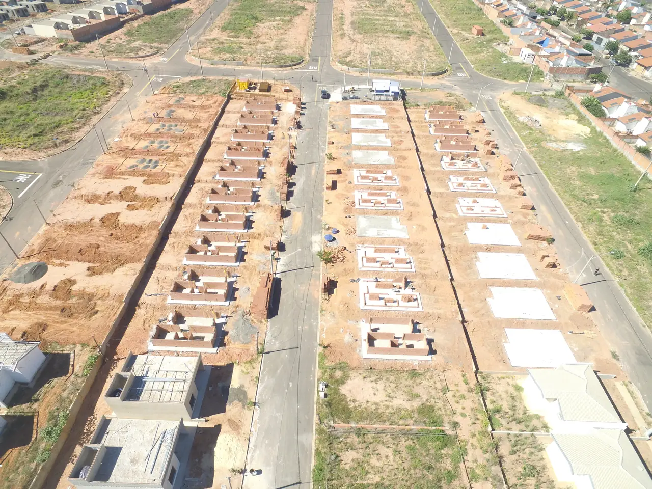 Alvenaria em execução — detalhe da casa